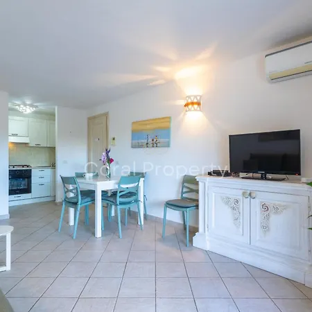 C - 200 Mt Dal Mare - 6 Ospiti - Veranda E Wifi - Centro - By Coral Appartement Baja Sardinia
