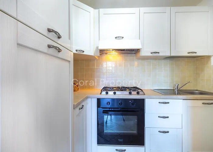 Appartement C - 200 Mt Dal Mare - 6 Ospiti - Veranda E Wifi - Centro - By Coral Baja Sardinia