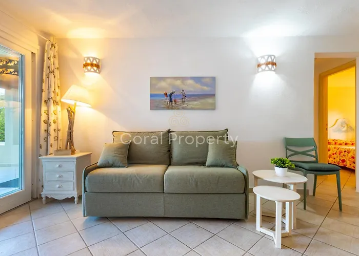 C - 200 Mt Dal Mare - 6 Ospiti - Veranda E Wifi - Centro - By Coral Baja Sardinia