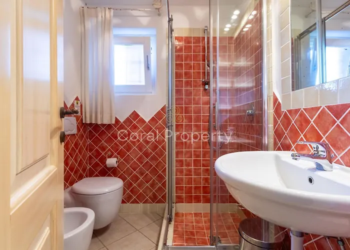 C - 200 Mt Dal Mare - 6 Ospiti - Veranda E Wifi - Centro - By Coral * Baja Sardinia